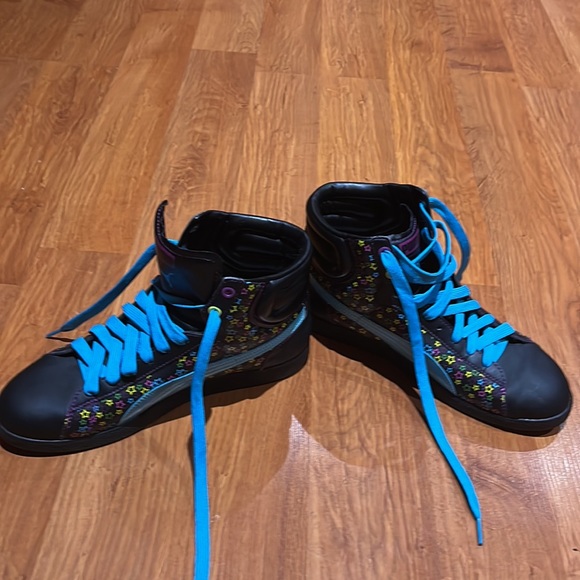 Sneakers - Picture 2 of 7